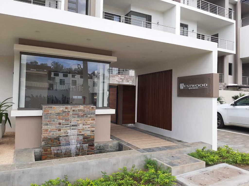 2 Bedroom Flat 15 Mins Walk From Flic En Flac Beach Екстер'єр фото