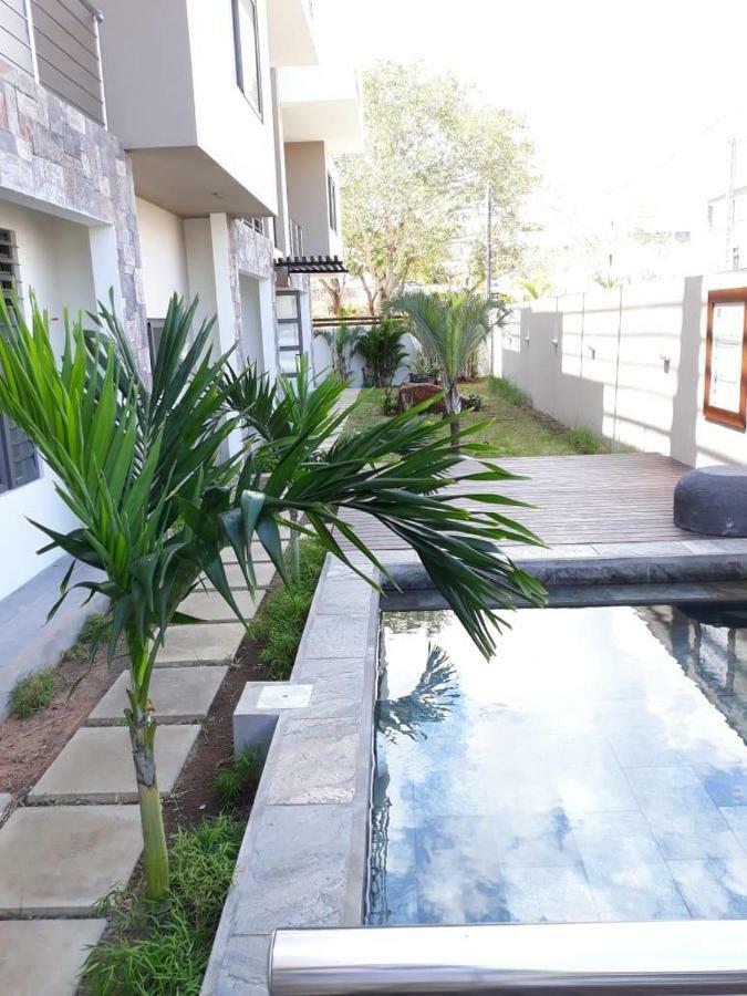 2 Bedroom Flat 15 Mins Walk From Flic En Flac Beach Екстер'єр фото